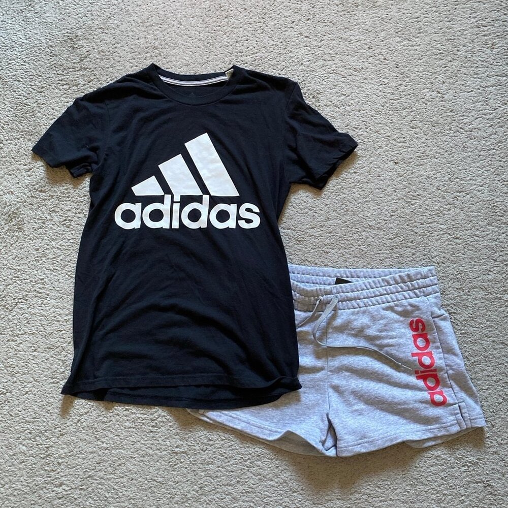 Adidas 3-Stripes tshirt short in Black Medium